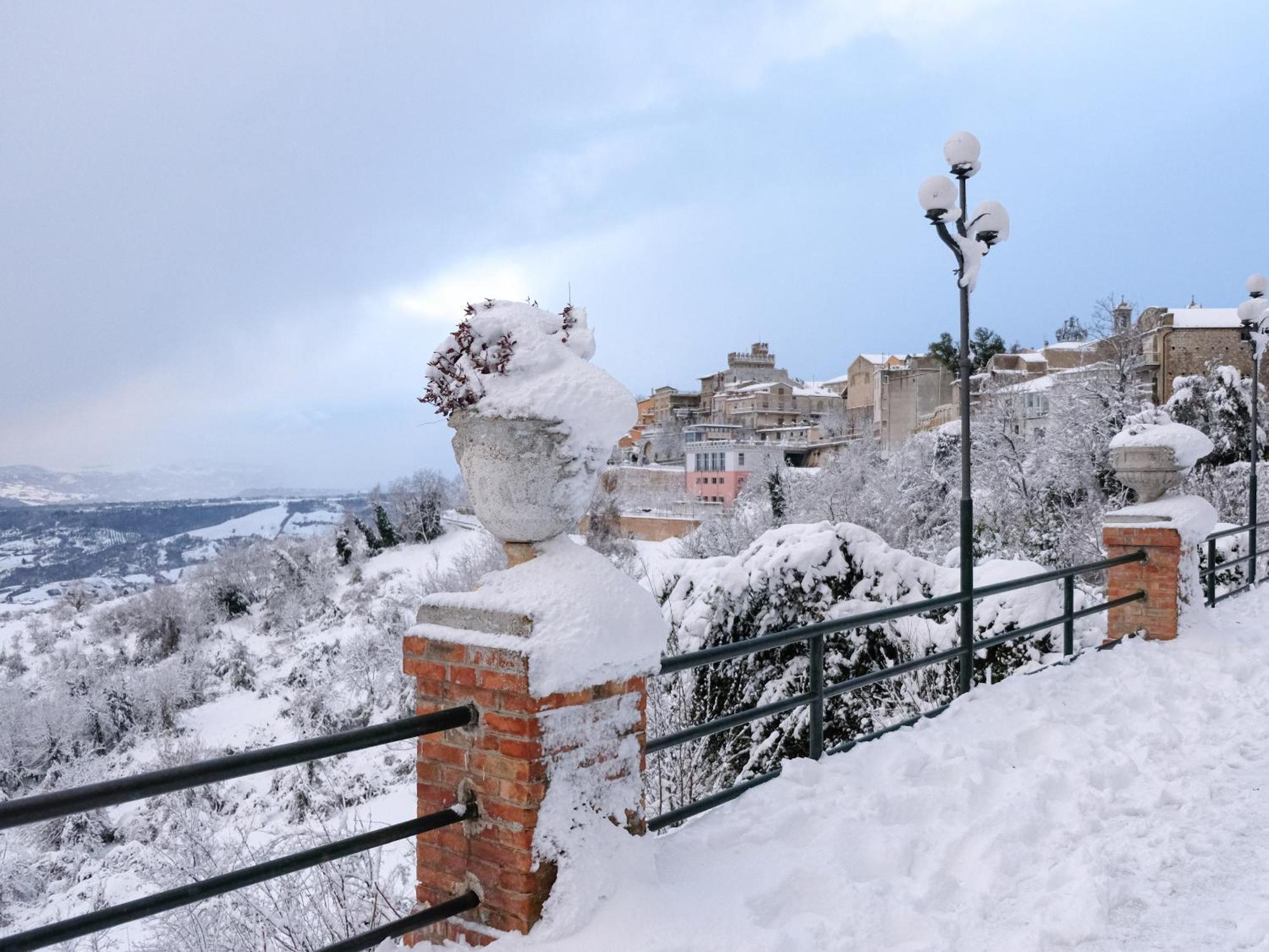 37Suited Guardiagrele Exterior photo